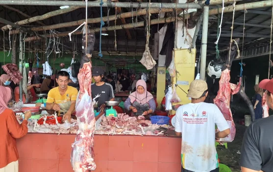 Harga Daging Rp160 ribu per-kg di Pasar Higienis