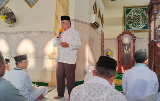 Wakil Bupati Beltim Salat Ied Bersama Warga di Masjid Agung Darussalam