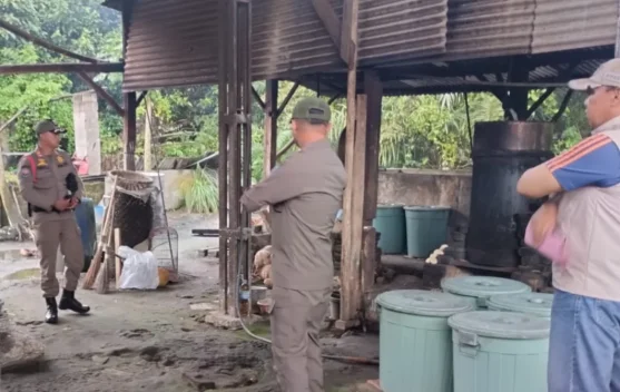 Satpol PP Bangka Tertibkan Penjualan Arak di Sigambir