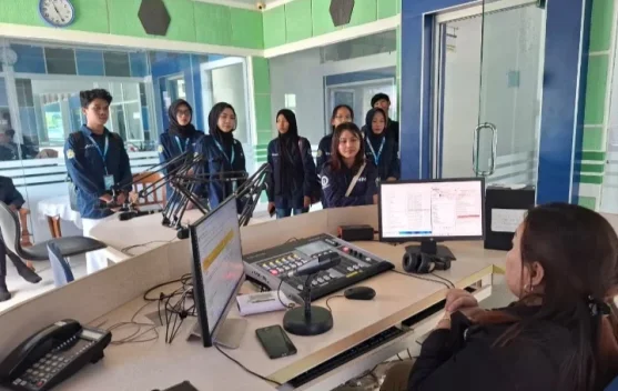 Himpunan Mahasiswa Ilmu Komunikasi Inpalas Bangka "Goes Broadcasting" ke RRI