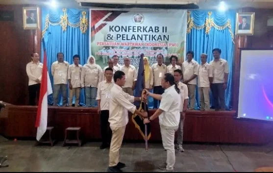 Kepengurusan Baru PWI Babar Resmi Dilantik, Husni Kembali Jabat Ketua