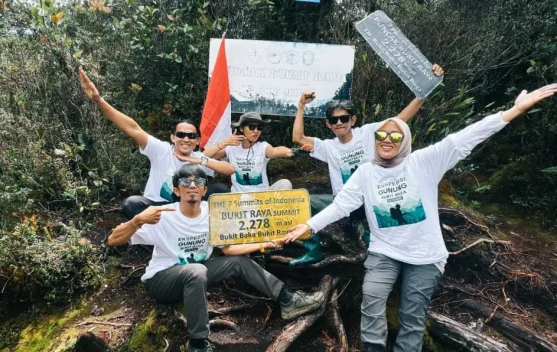 Lima Pendaki Babel Sukses Taklukkan Puncak Bukit Raya