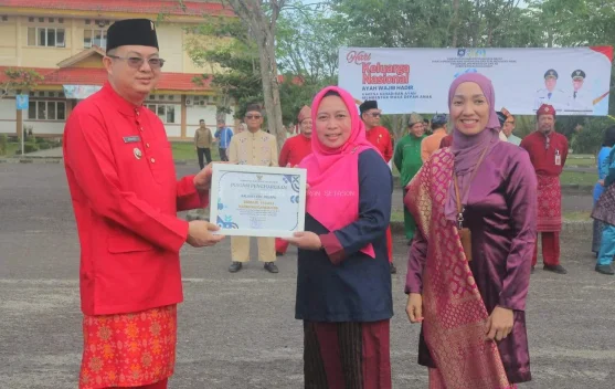 Bupati Markus Ajak Keluarga Perkuat Komunikasi dan Pengasuhan