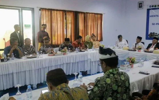Kepada Mendikdasmen, Bupati Algafry Sampaikan Bateng Kekurangan 56 Guru