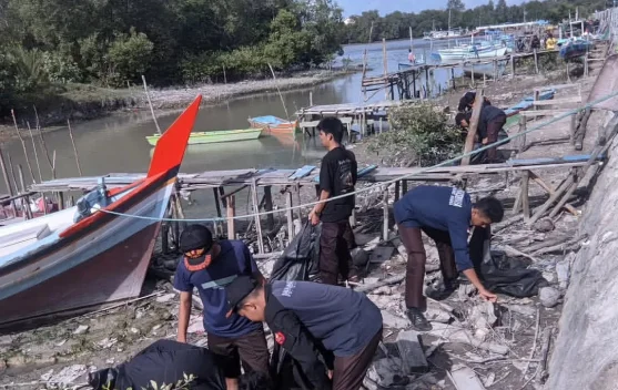 20 Komunitas Peduli Sampah Aktif Bersihkan Pantai di Bangka