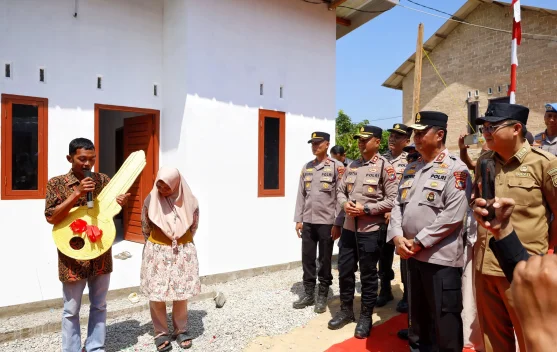 Keluarga Akuan Terima Bantuan Rumah dari Polda Babel