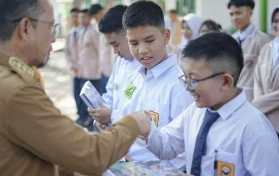 Pemkab Bangka Tengah Siapkan Bantuan Seragam untuk Siswa Miskin