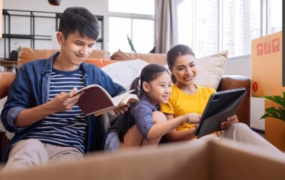 Libur Akhir Pekan Dimanfaatkan untuk Bersantai di Rumah