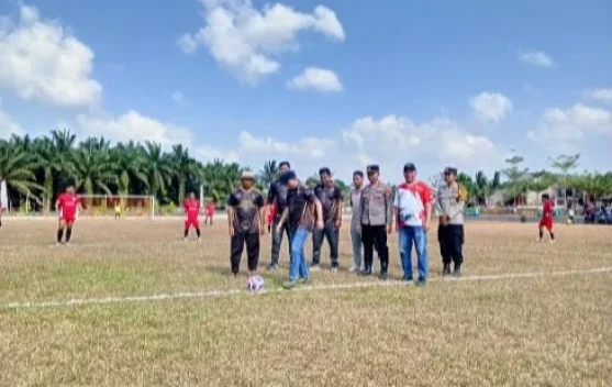 88 Klub Sepak Bola Rebut Algafry Rahman Cup II di Desa Perlang