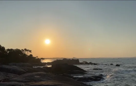 Pesona Pantai Rambak Sungailiat Pikat Wisatawan Luar Daerah