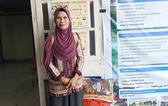 Gosok Baju Keliling Rp300rb/Bulan, Suwarni Rawat Suami Disabilitas