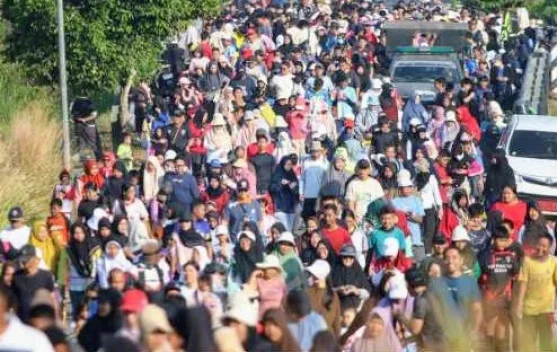 Jalan Sehat HUT ke-272 Koba, Diikuti Ribuan Warga