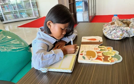 Perpustakaan Jadi Ruang Belajar Alternatif bagi Orang Tua dan Anak