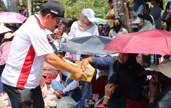 Masyarakat Padati Pawai Pembangunan HUT ke-81 RI di Manggar