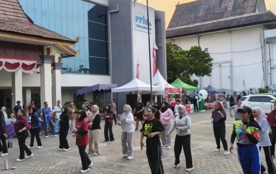 Zumba Olahraga Menyenangkan Gerakan Ikuti Musik Kata Instruktur
