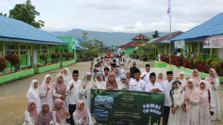 Sambut Ramadhan, MTsN 1 Kerinci Gelar Pawai