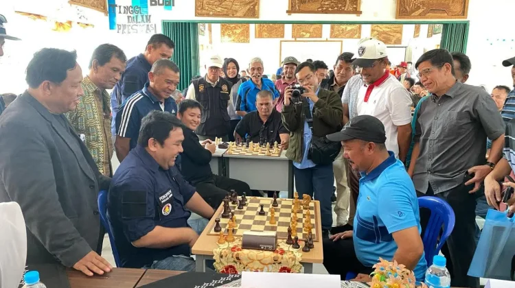 Bupati Monadi Buka Turnamen Catur Non Master Jambi