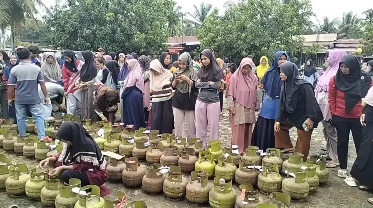 Operasi Pasar LPG 3 Kg Diserbu Warga Merangin