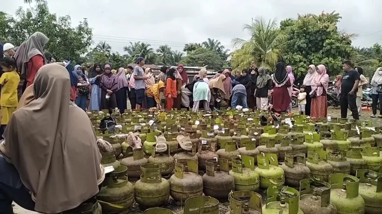 Operasi Pasar LPG 3 Kg Diserbu Warga Merangin
