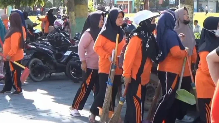 Selama Ramadhan,DLH Sungai Penuh Siaga Petugas Kebersihan  di Pasar Mambo