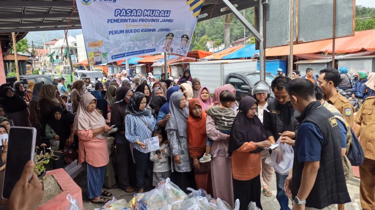 Pasar Murah Bulog Jambi Bantu Warga Sungai Penuh