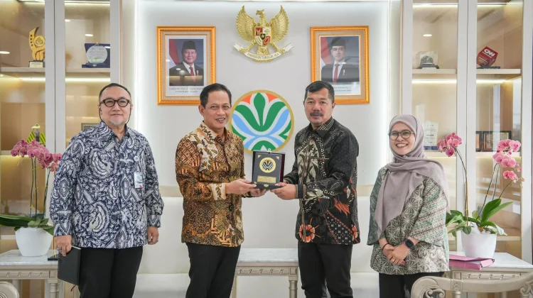 Bupati Kerinci Audiensi Menteri LH Bahas Pengelolaan Sampah