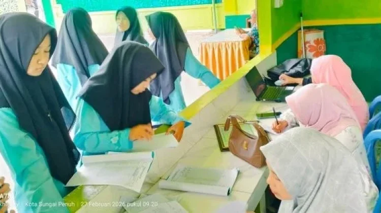 Guru Piket Kawal Suasana Belajar Aman dan Tertib di Madrasah