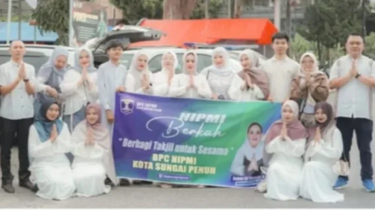 Berkah Ramadan HIPMI Sungai Penuh Bagikan 200 Takjil