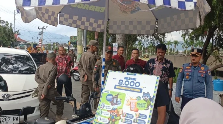 Satpol PP Tertibkan PKL Bandel di Pusat Kota