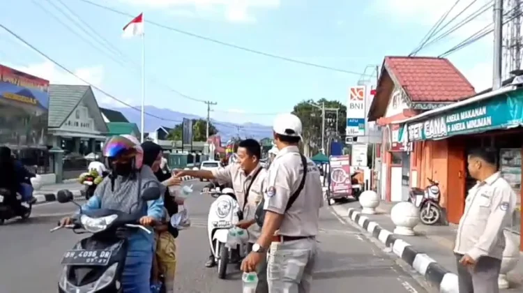 DPD IWOI Sungai Penuh–Kerinci Berbagi Takjil Ramadan
