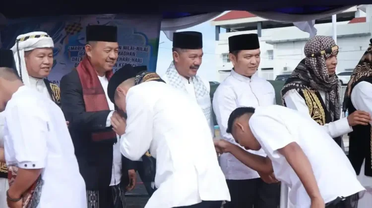 Bupati Monadi Rayakan Idul Fitri Bersama Warga, Tekankan  Kebersamaan