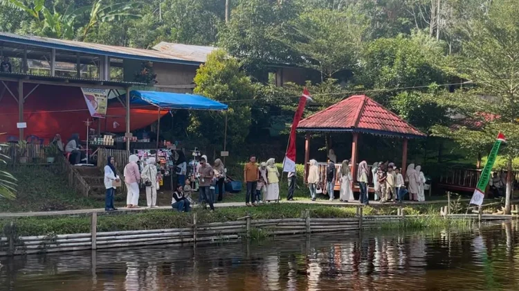 Taman Pertiwi Kerinci Diserbu Ribuan Wisatawan Lebaran