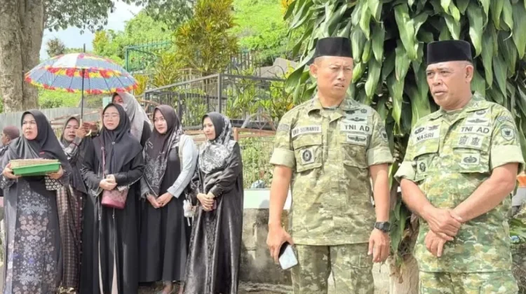 Dandim 0417/Kerinci Melayat ke Rumah Duka Istri Anggota Koramil 417-01/GK