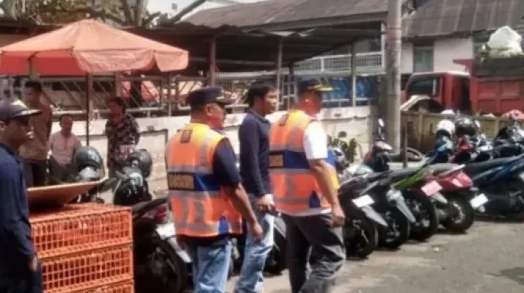 Dishub Sungai Penuh Monitoring Lalu Lintas  Pasar Tanjung Bajure