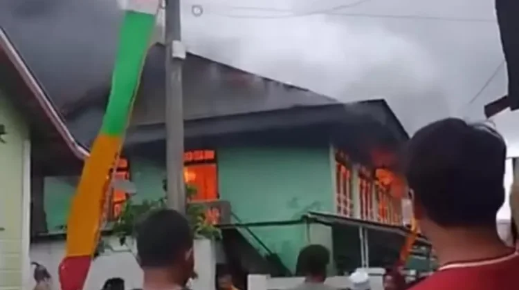 Bupati Monadi Tinjau Lokasi Kebakaran di Koto Datuk, Pastikan Penanganan Cepat