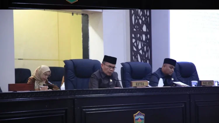 Rapat Gabungan, Komisi-Komisi Sampaikan Laporan Hasil Pembahasan LKPJ
