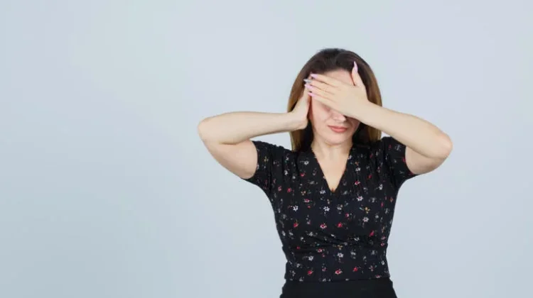 Cara menghilangkan kantung mata kendur