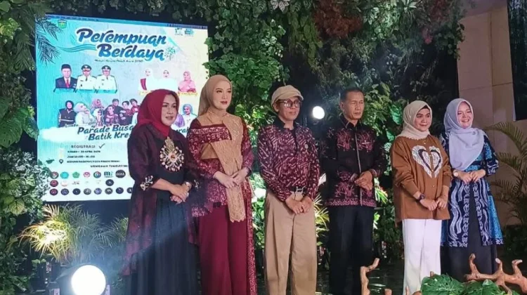 Semarak Parade Batik dan Lagu Daerah