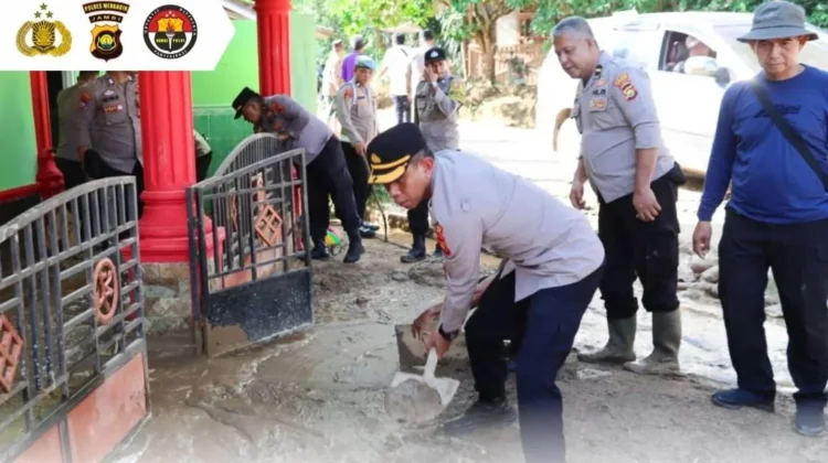 Polres Merangin Bantu Warga Pulau Bayur Pascabanjir