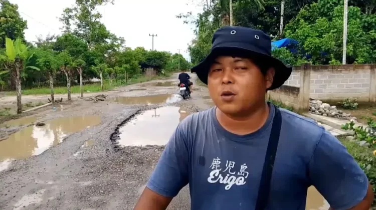 Jalan Rusak di Tabir Dikeluhkan, Warga Minta Perbaikan