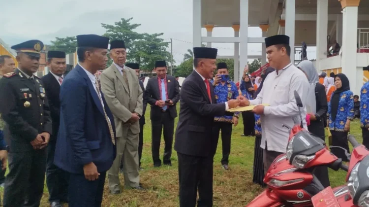 Pemkab Merangin Bagikan 24 Motor Dinas untuk Para Da’i