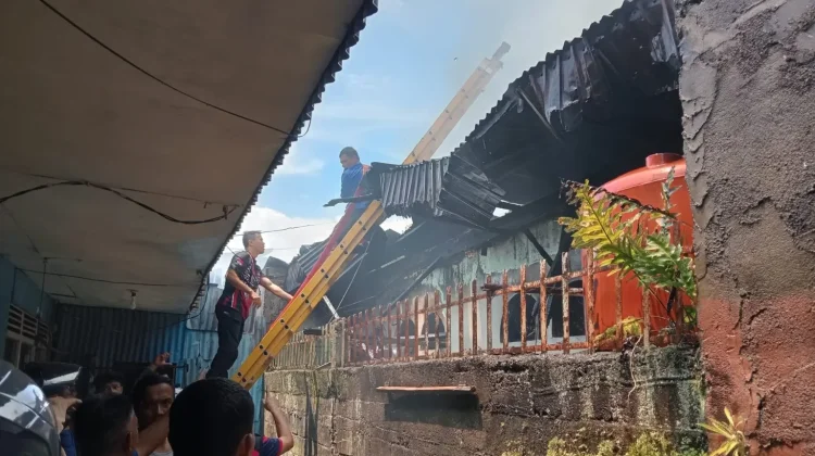 Kebakaran Hebat Hanguskan 4 Rumah di Koto Tinggi Sungai Penuh