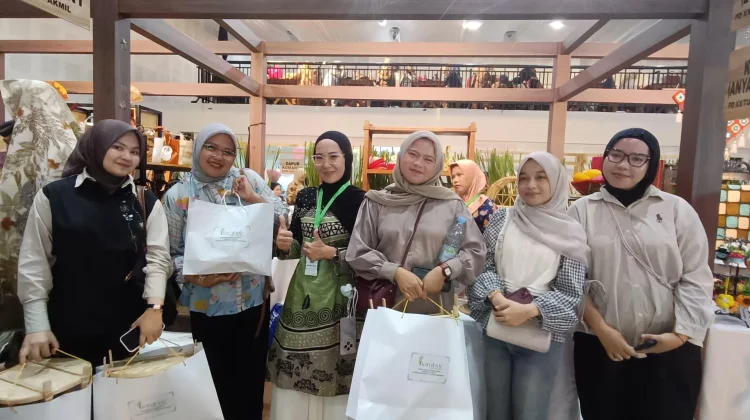 Anyaman Bambu Kerinci Memukau Pengunjung Event Persit Bisa di Balai Kartini