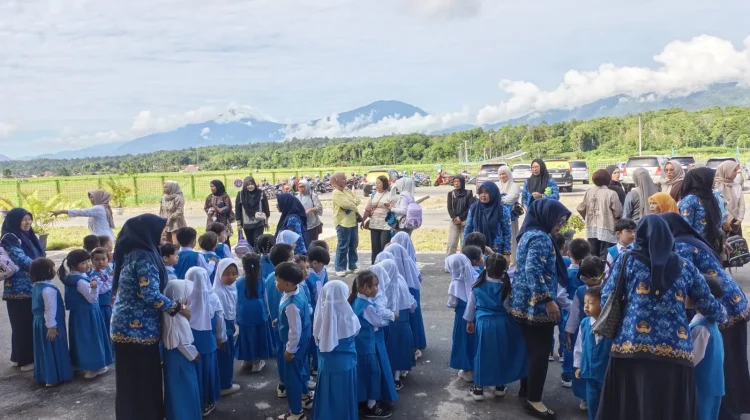 Murid TK Negeri Pembina Belajar Dunia Penerbangan di Bandara
