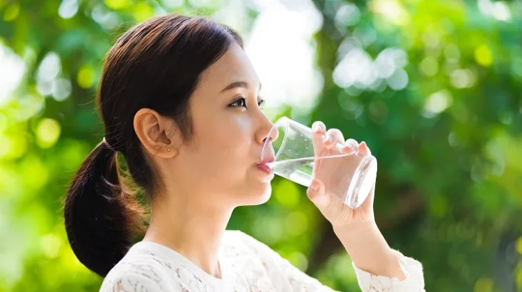 10 Manfaat Minum Air Putih untuk Kesehatan