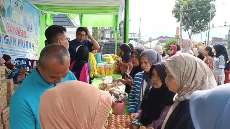 Warga Serbu Gerakan Pangan Murah jelang Iduladha