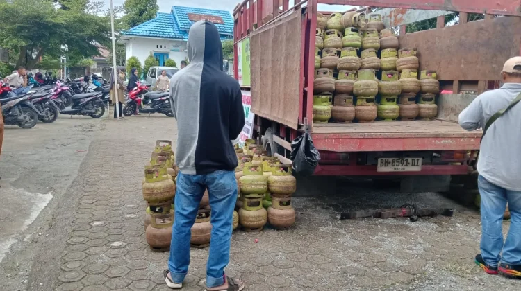 Bantu Warga Hadapi Harga Gas Mahal, Operasi Pasar LPG Digelar di Siulak