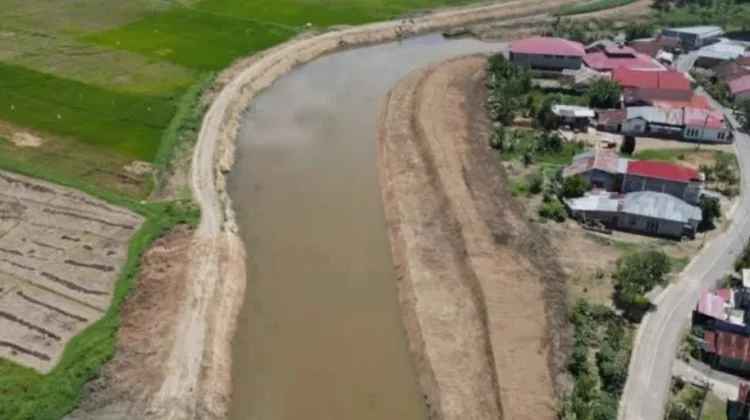 Pemkot Sungai Penuh Lanjutkan Normalisasi Sungai Batang Merao
