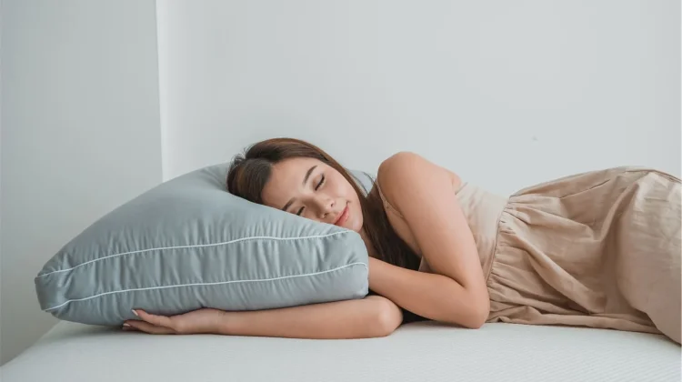Posisi Bantal yang Benar saat Tidur