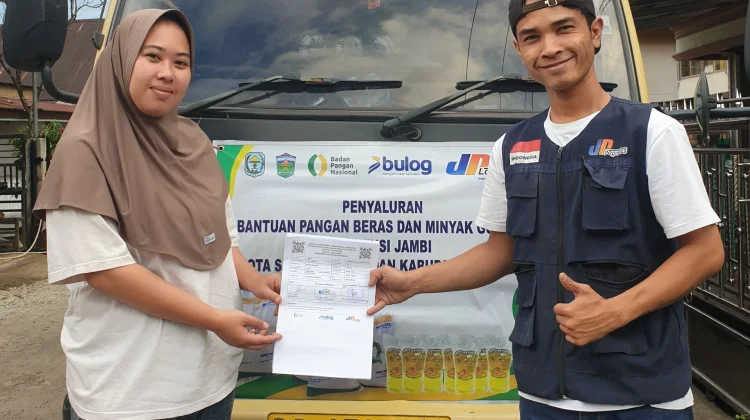 Bantu Ringankan Beban Warga,Bulog Sungai Penuh Salurkan Bantuan Pangan